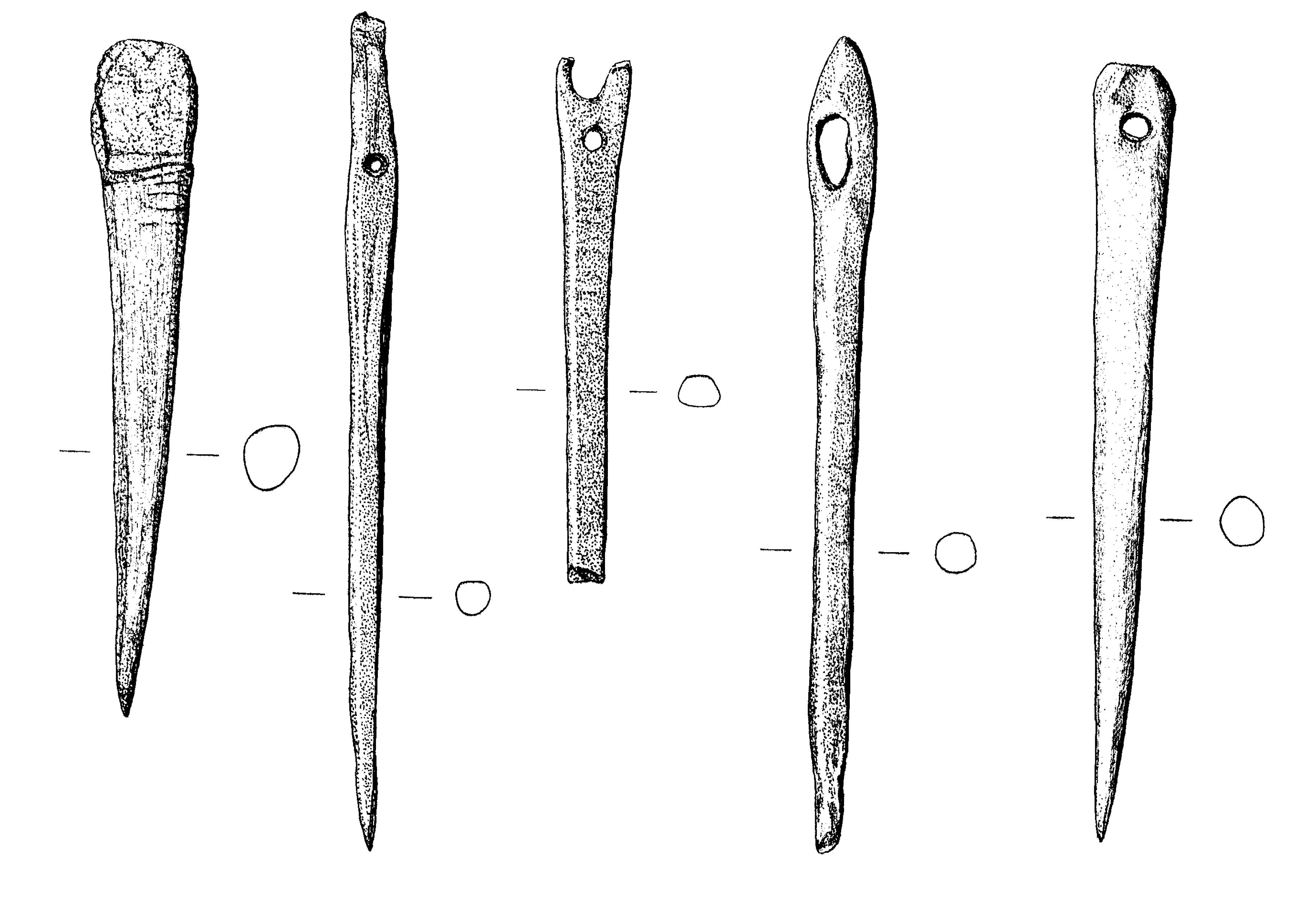 Figur 20. Tegninger af nåle af ben. Der er en særtype af ornetand, en knækket og en repareret nål samt en intakt nål.