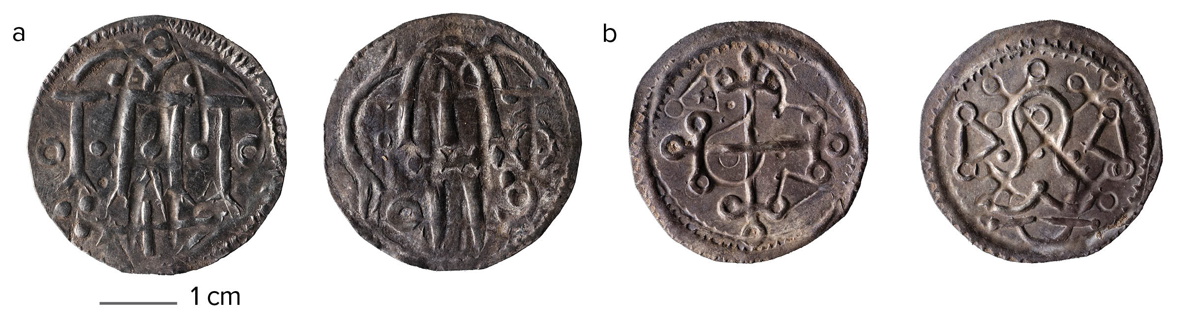 Figur 16: For- og bagside af Hedebymønter fra Bramslev Skat 2.