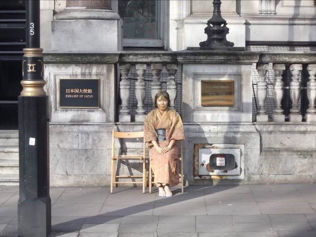 Being a statue of a Japanese comfort woman