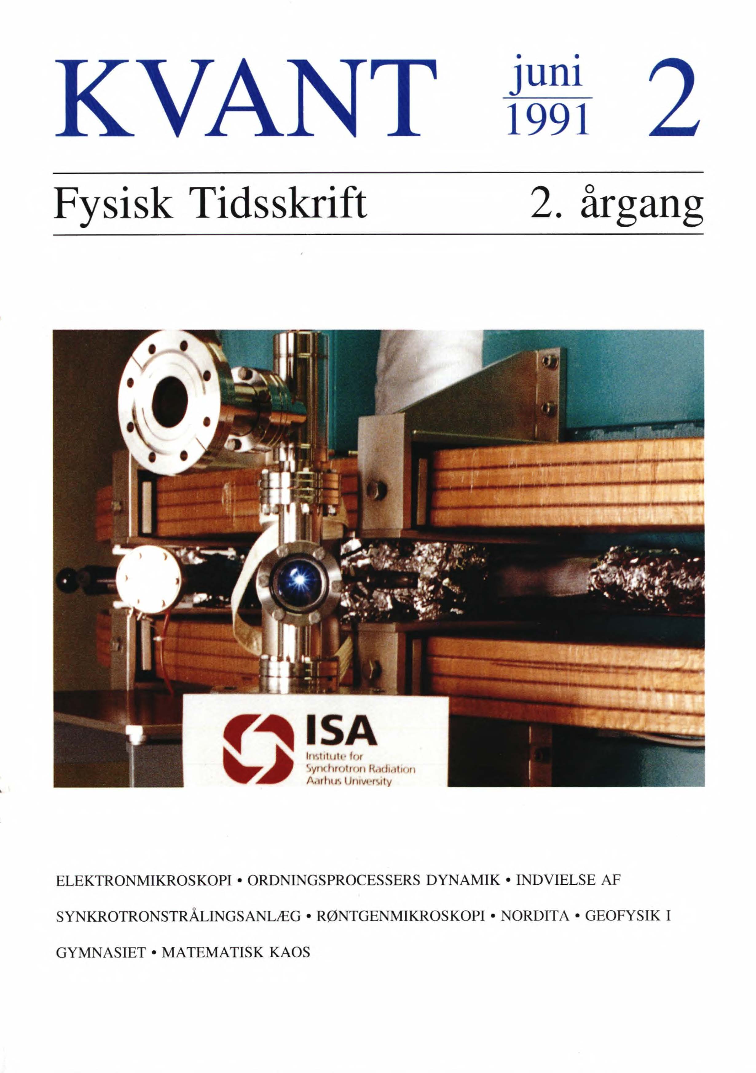 Den  første  synkrotronstråling  i  Danmark.  Den  blålige  stjerneformede lyskilde  i  midten  af det  runde  glas vindue  er den  synlige  del  af den  syn­krotronstråling,  der  produceres  af elektroner,  der  afbøjes  af en  magnet  i lagerringen  i  Århus.