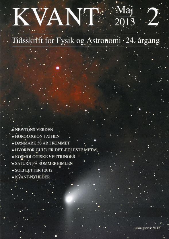 Billedet på forsiden viser kometen med det mundrette navn Panstarrs C/2011 L4, der har været en smuk - men subtil - oplevelse på himlen i foråret 2013. Kometen har rejst i millioner af år fra Oortskyen som strækker sig ud i det interstellare rum og dette er første gang den besøger Solsystemet. I Maj måned falmer kometen hastigt på sin vej ud af Solsystemet for ikke at vende tilbage igen før om ca. 100.000 år. På nippet til de lyse nætter hvor yderligere observationer ikke længere er mulige passerede kometen - som set fra Jorden - tæt forbi en svag interstellar gaståge ved navn Ced214. Dette kunne kun opleves på én eneste aften, nemlig den 30. april. Heldigvis havde vi flot vejr med en klar himmel og svag vind. Billedet er lavet med en lOOmm linsekikkert fra en baghave i København. Retningerne er: Vest nedad og syd til venstre. Gastågen er fremhævet ved hjælp af ekstra eksponeringer gennem særlige filtre der kun tillader rødt lys fra hydrogen- og svovlatomer at passere. Panstarrs kometens kerne har en diameter på kun ca. 1 km og halen er lavet af støvpartikler med samme størrelse som i røg. Til vinter vil vores himmel blive prydet af en meget større komet, C/2012 SI ISON.