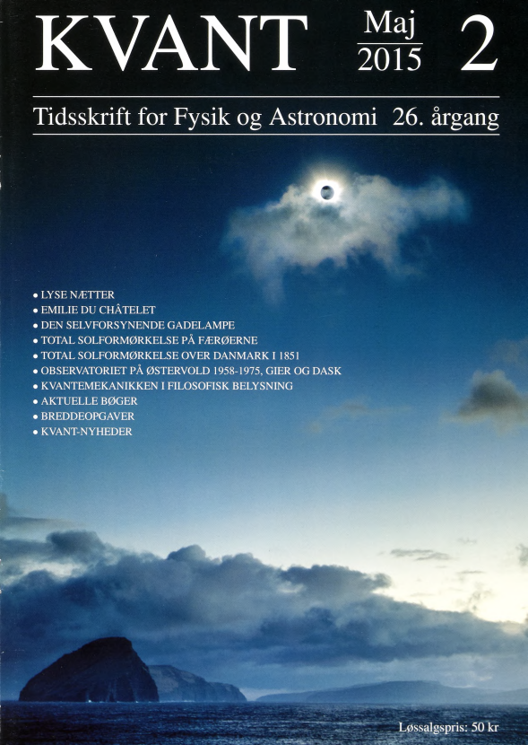 på Færøerne den 20. marts i år, set fra byen Sandavågur på øen Vågar. Fotografen Pierre Pallez, der kommer fra Schweiz, ventede over en time i regn og blæst før skyerne klarede op tids nok til at nyde og forevige det smukke naturfænomen. En ven opdagede bagefter, at skyen, der passerer lige nedenunder Solen, ligner en bjørn (isbjørn eller “polar bear”). Han døbte derefter billedet “Ursa Major", der betyder “Store Bjørn”. Chancerne for, at en sky, der ligner en bjørn, passerer forbi, lige mens en total solformørkelse finder sted tæt på polarcirklen, er meget tæt på nul