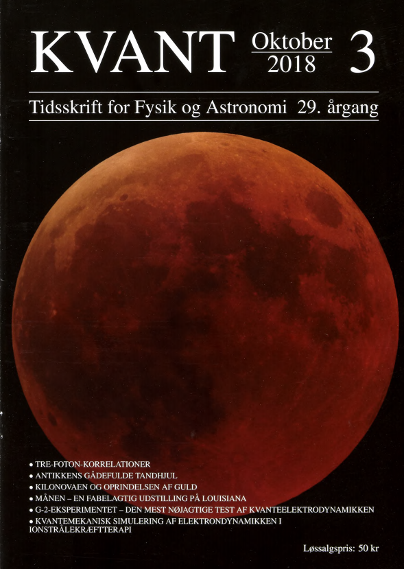 Billedet på forsiden viser måneformørkelsen den 27.juli, og er fotograferet fra Athen af Anthony Ayiomamitis, der flere gange tidligere har taget billeder for KVANT. Jordens atmosfære afbøjer en del af sollyset, så det rammer Månen og giver den flotte røde farve. Læs også Finn Berg Rasmussens anmeldelse af en ny udstilling på Louisiana om Månen.